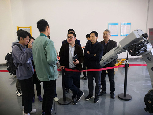 機械學院舉辦機器人操作培訓，助力自動化及機械傳動產(chǎn)品研發(fā)能力提升